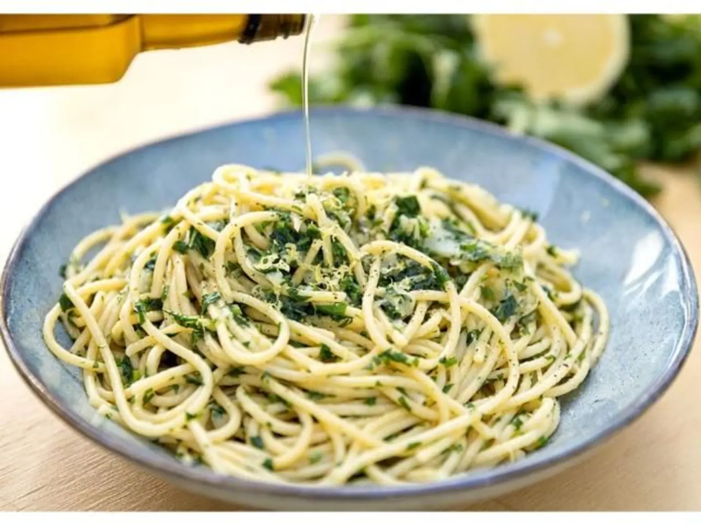 معكرونة بزيت الزيتون