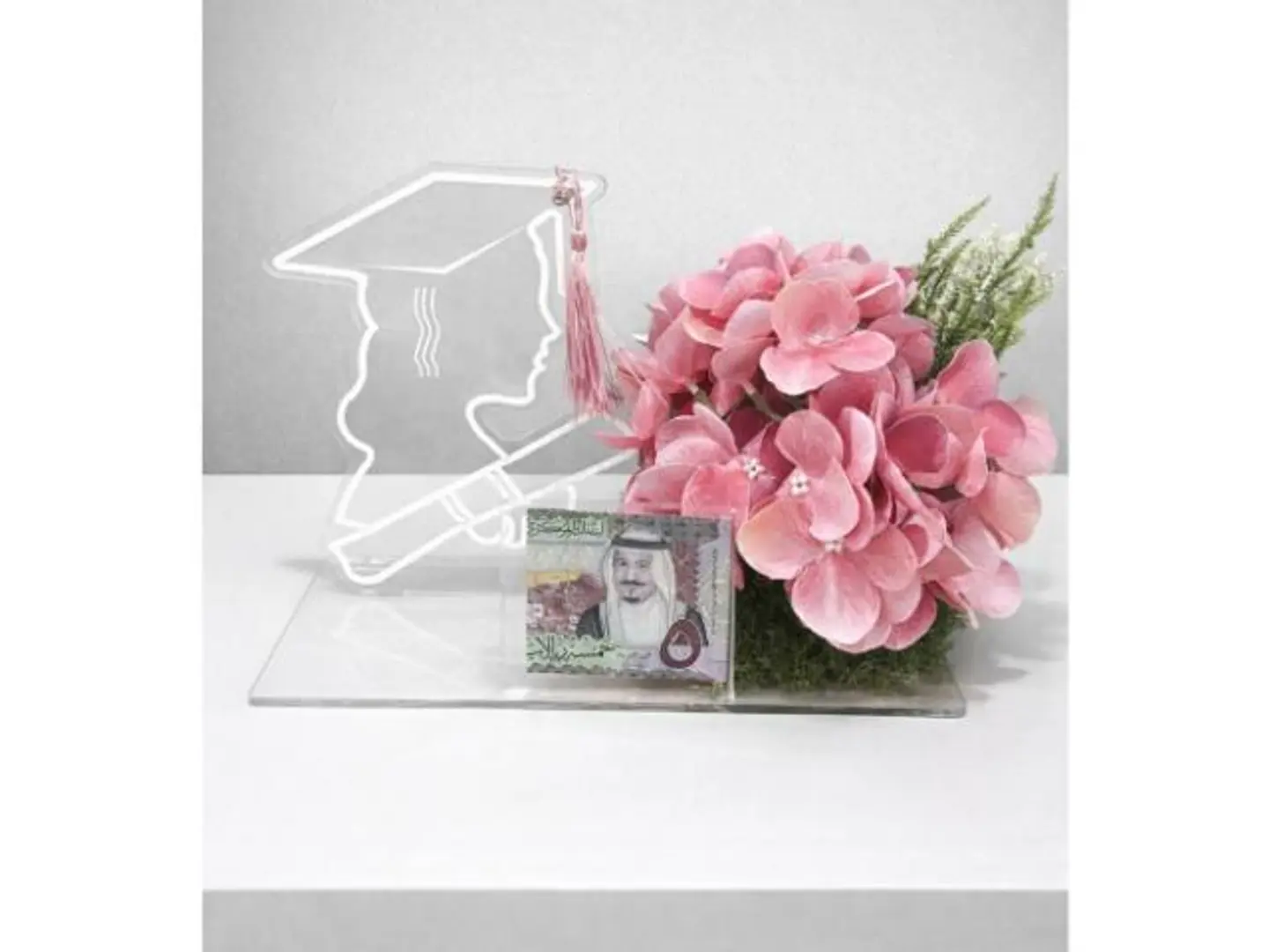 قاعدة تخرج اكريلك