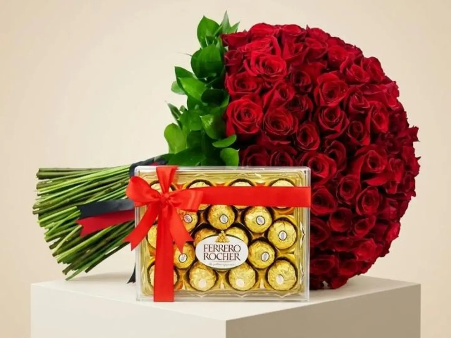 باقه ورد مع شوكلت فروشي