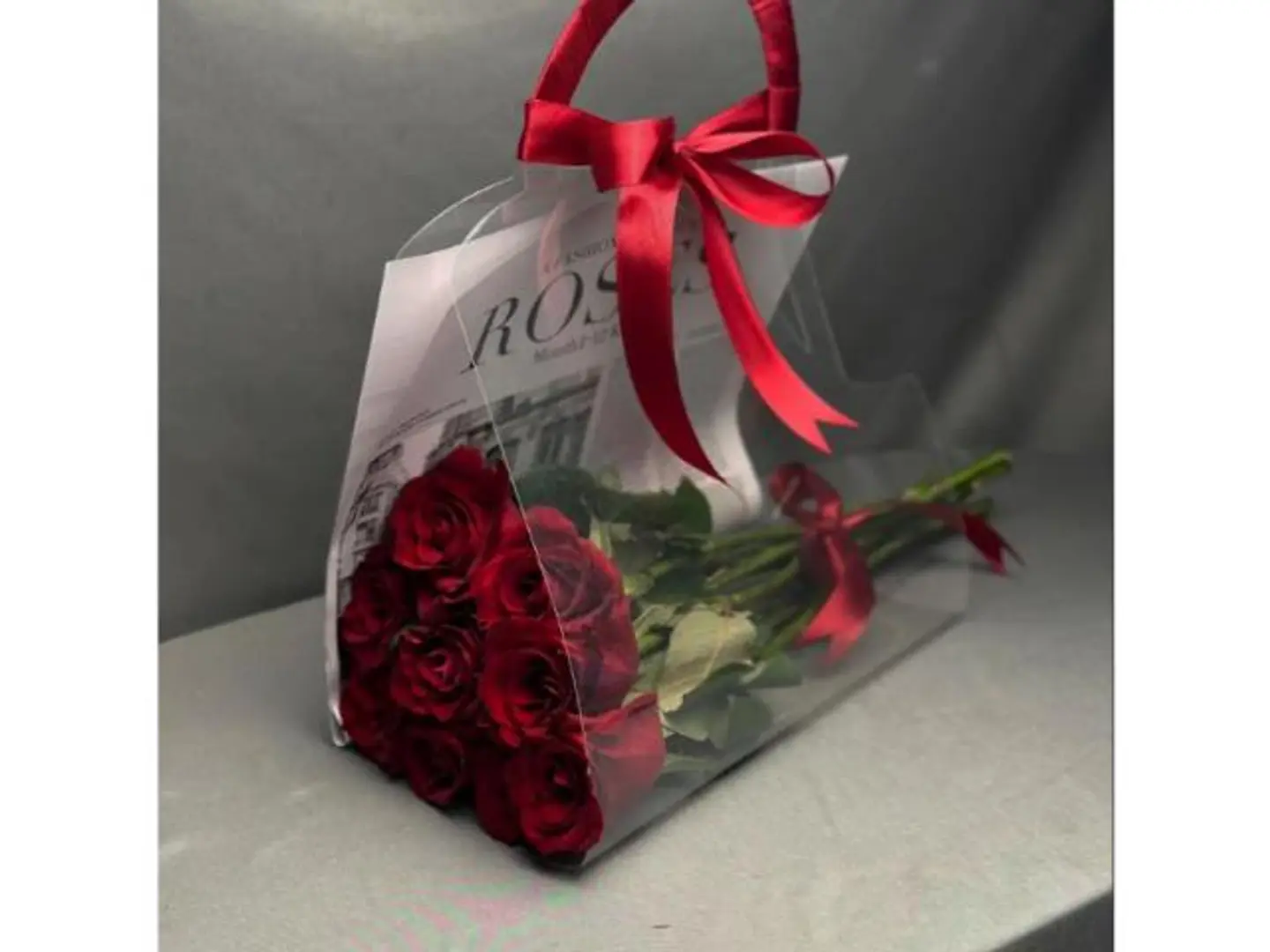 كيس ورد أحمر