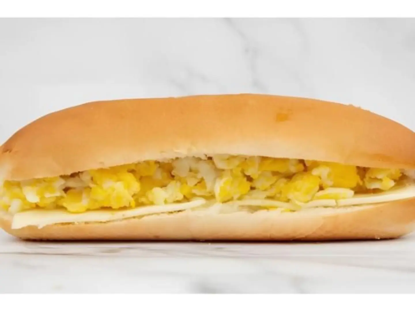 ساندوتش بيض مقلي مع جبن