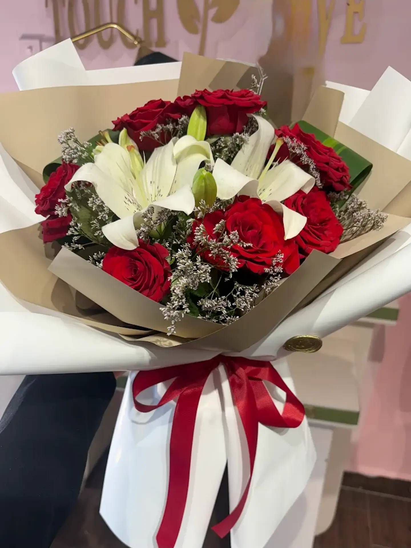 باقة حمراء ليليوم