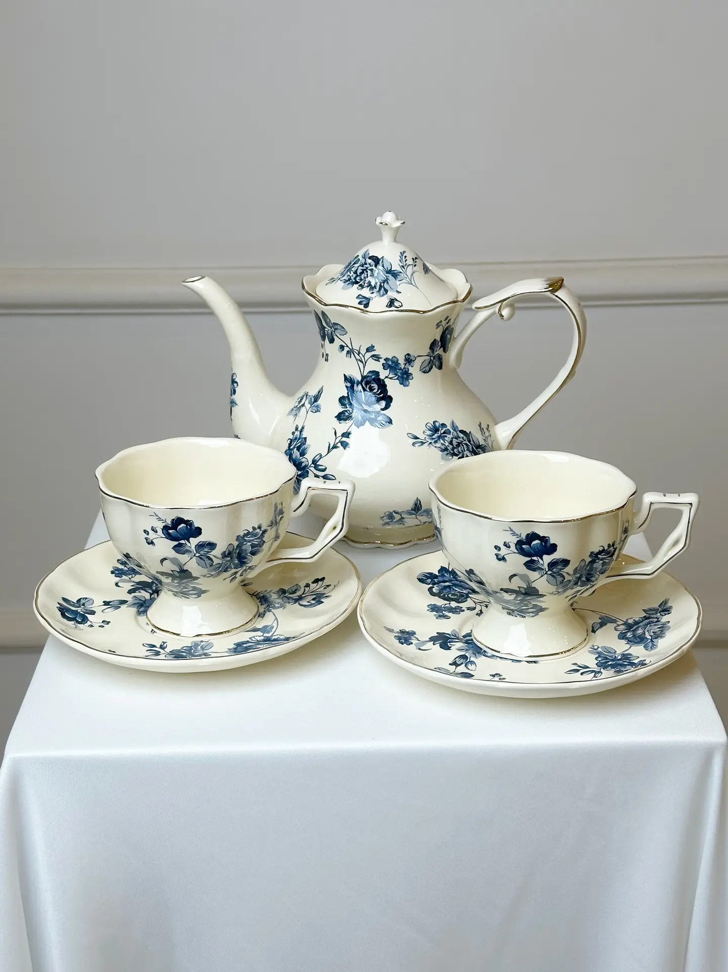 مجموعة اكواب الشاي الكلاسيكيه الزرقاء