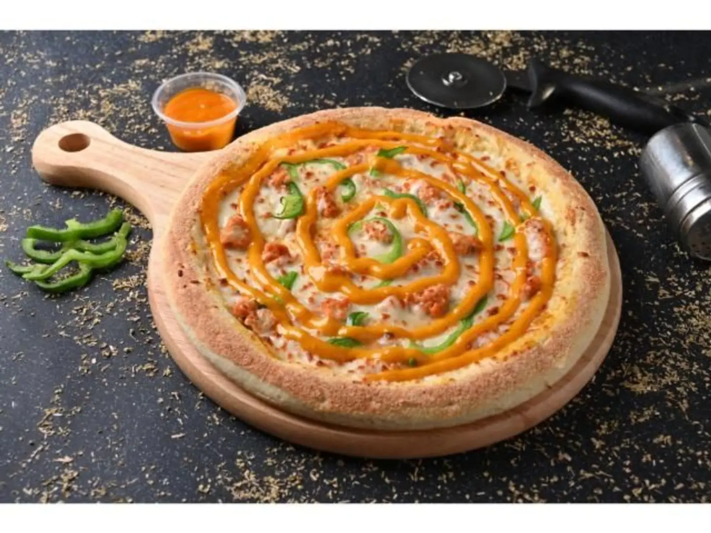 بيتزا ديناميت تشكن وسط