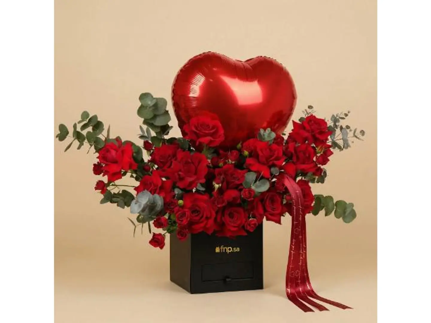 بوكس ورد الفالنتاين مع بالون أحمر شكل قلب