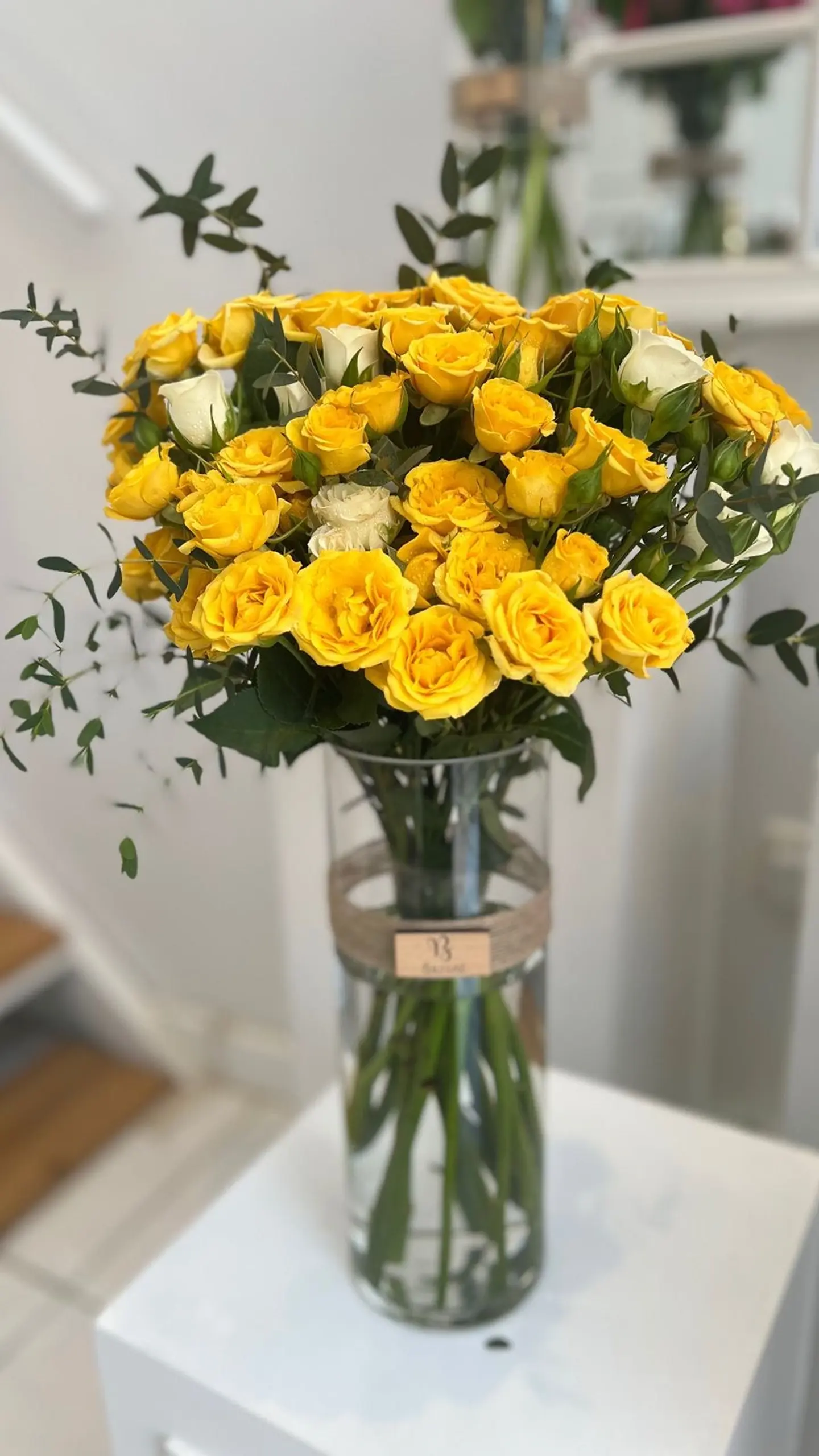 Vase Whit Yellow Baby Rose