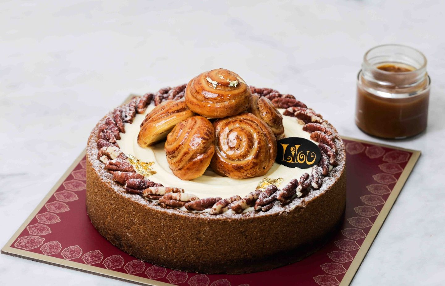 Cinnamon Roll Cheesecake