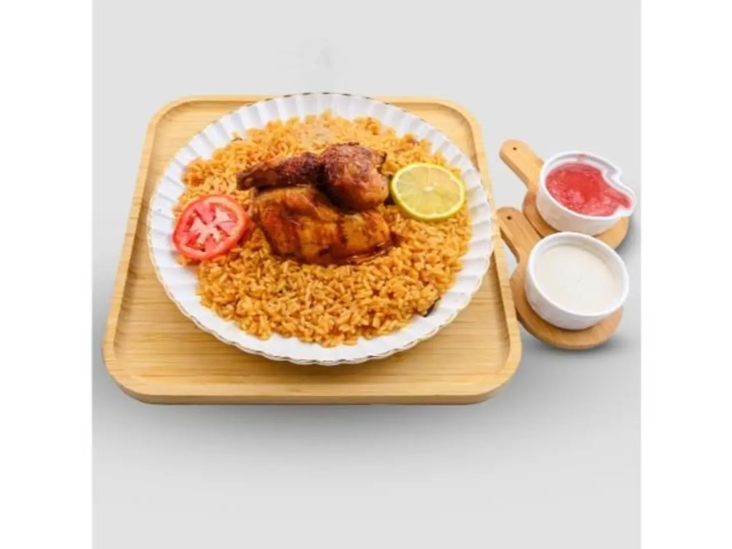 نصف حبة دجاج شواية على الحطب مع الأرز