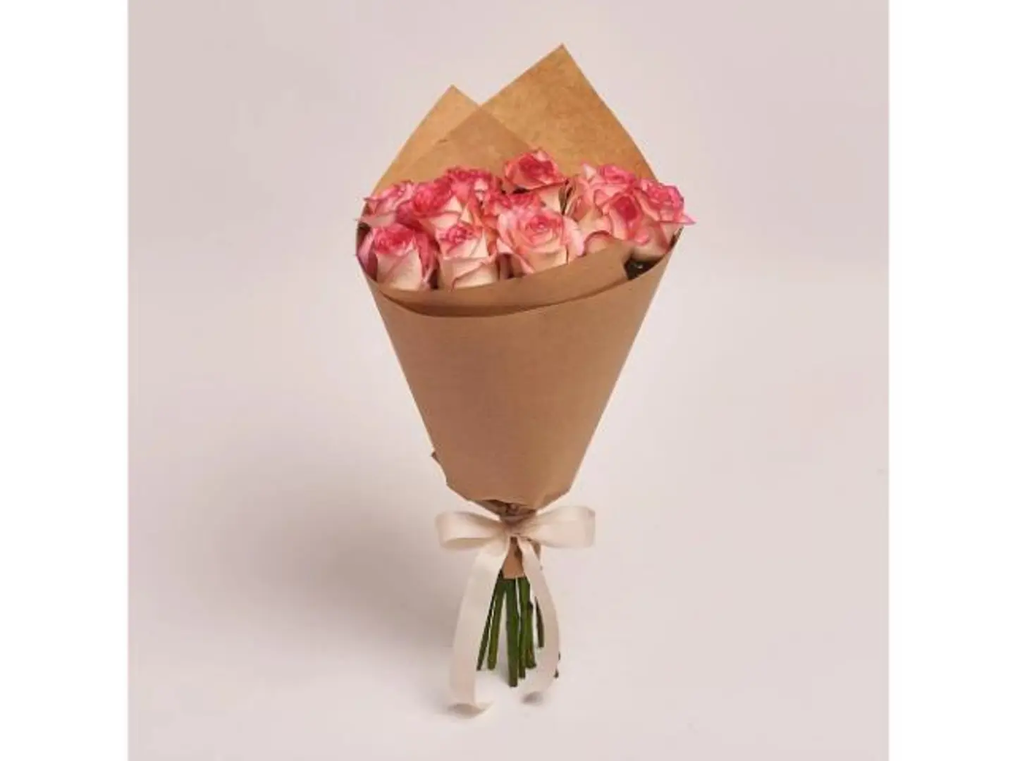 باقة من 11 وردة تغليف ورق