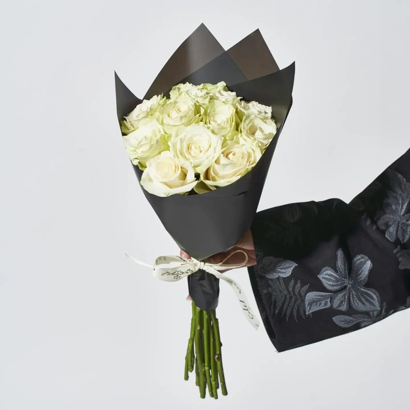 A Luxurious Bouquet With Royal Packaging 12 Roses