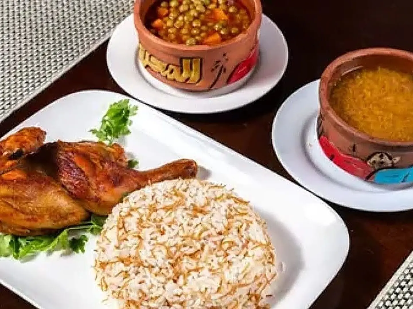 وجبة ربع دجاج صدر مع الرز و سلطه وشوربة