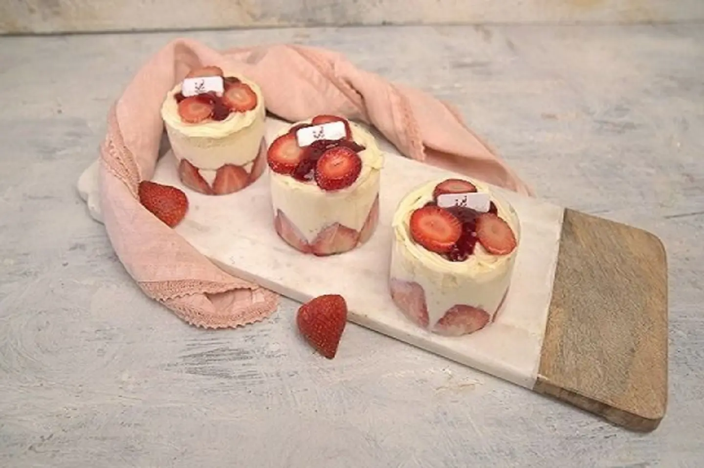 قطعة كيك فراولة