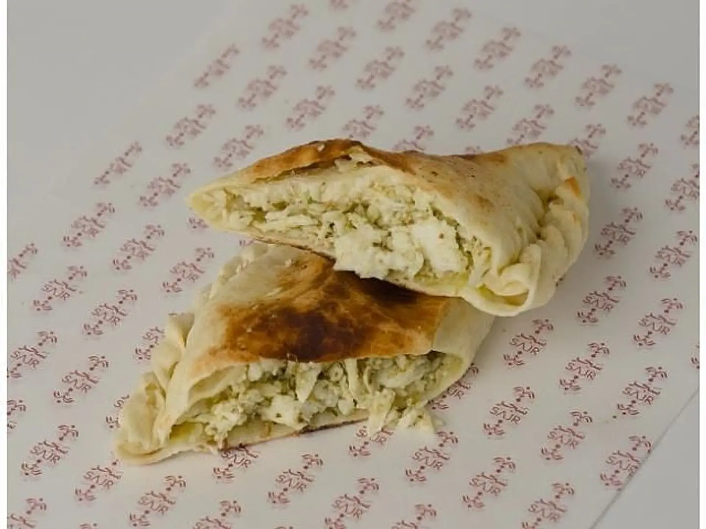 فطيرة حلوم بالبيستو