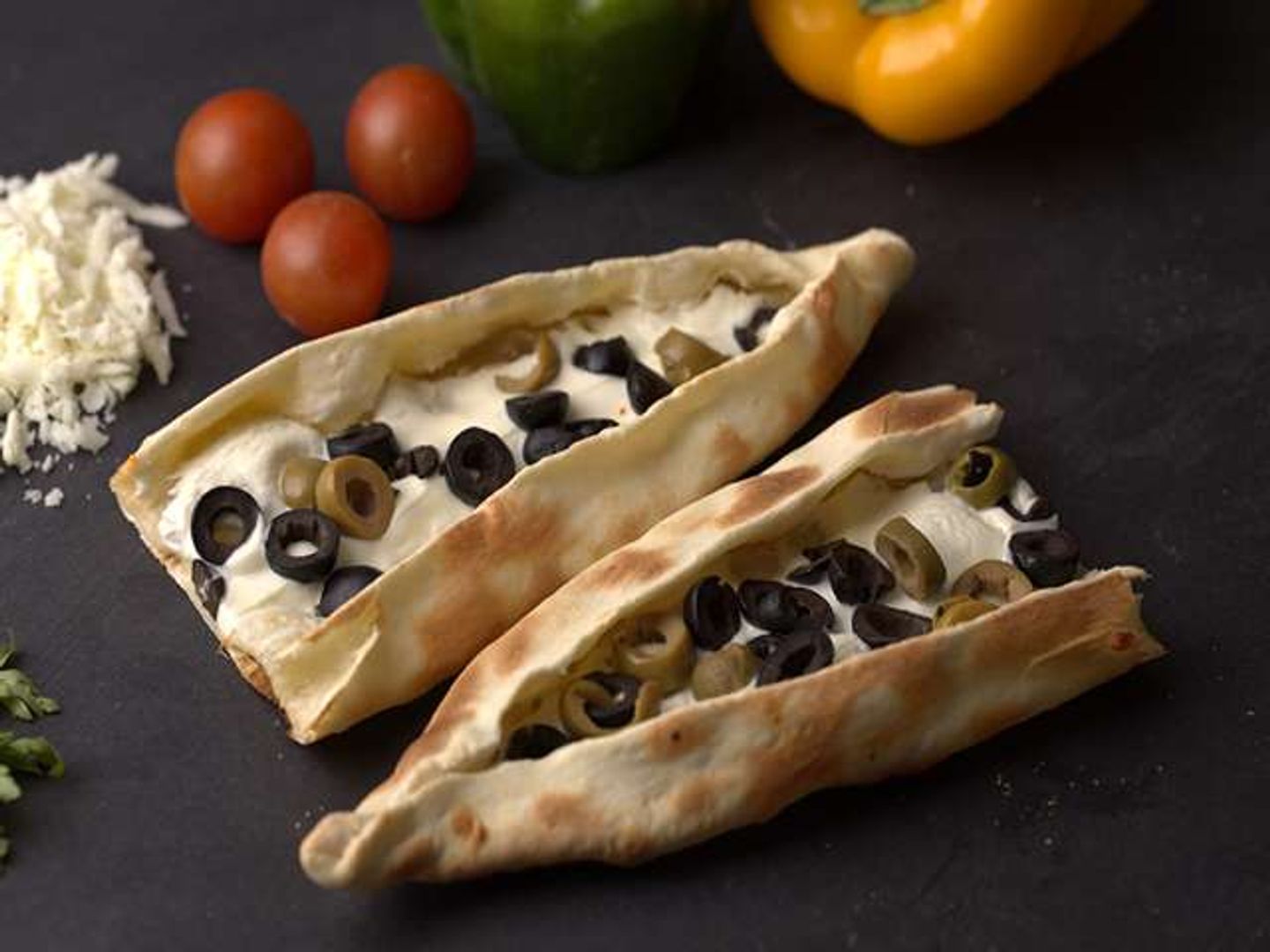 فطيرة لبنه بالزيتون