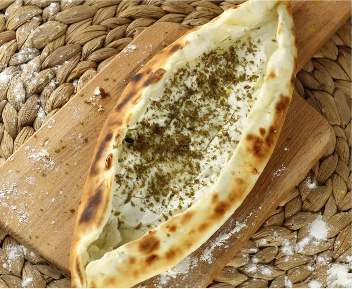 لبنه بالزعتر
