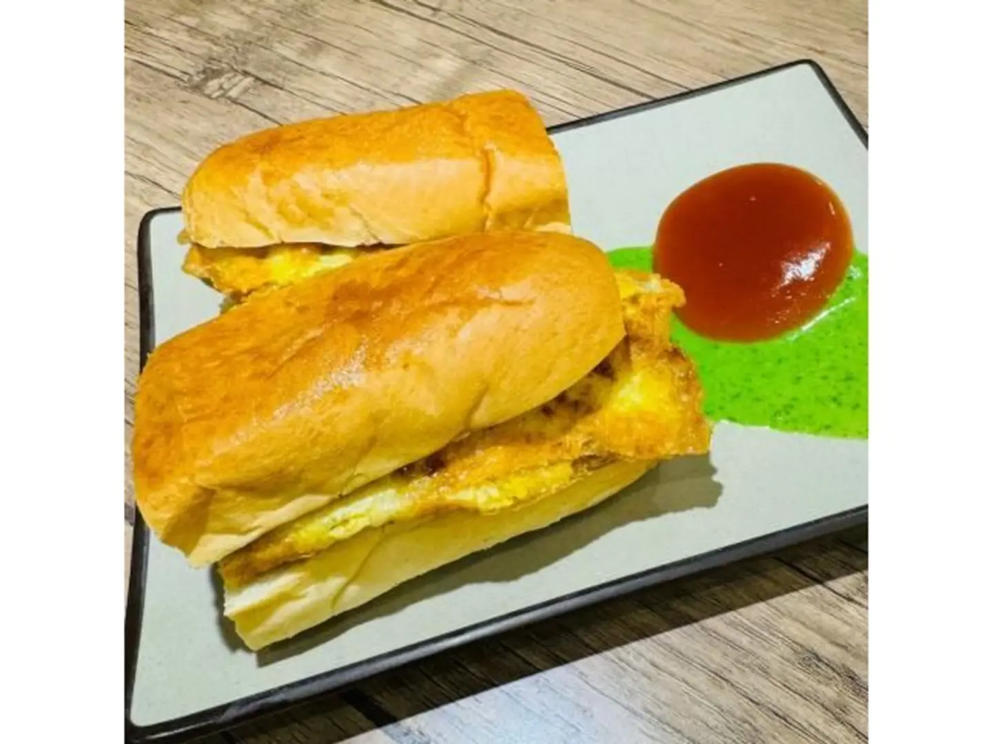 Anday Wala Bun Kabab