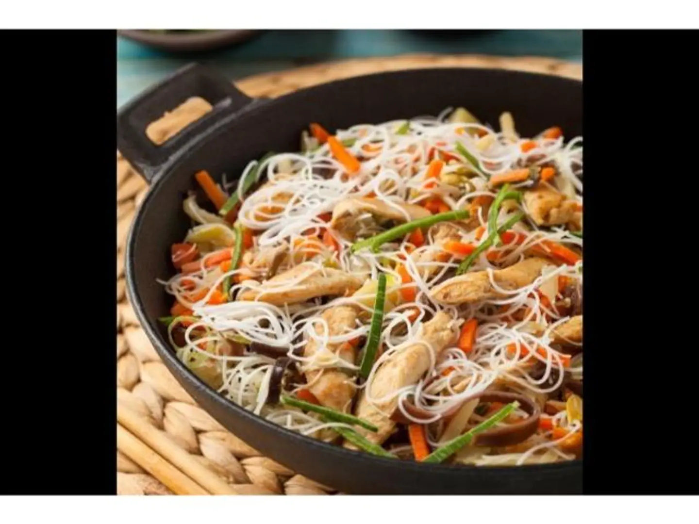 Schezwan Chicken Chop Suey