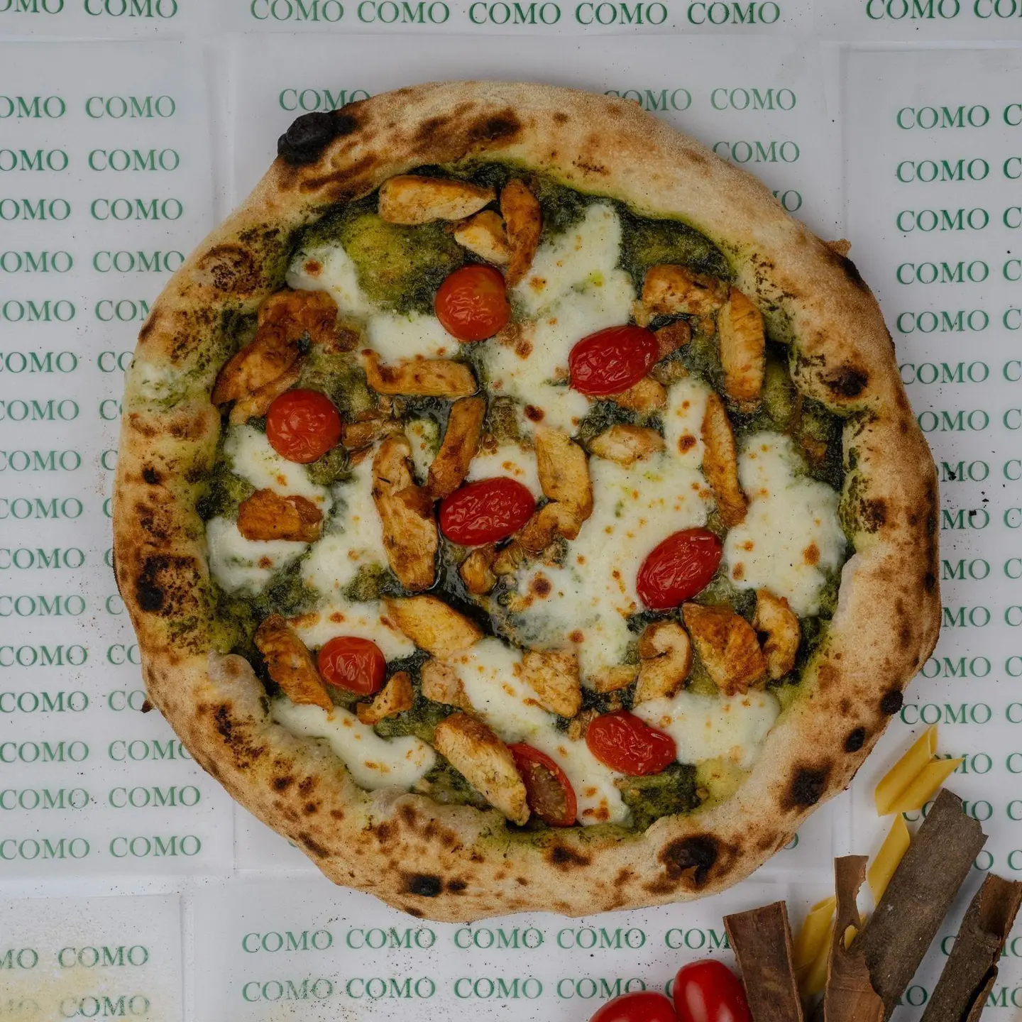 بيتزا دجاج بيستو