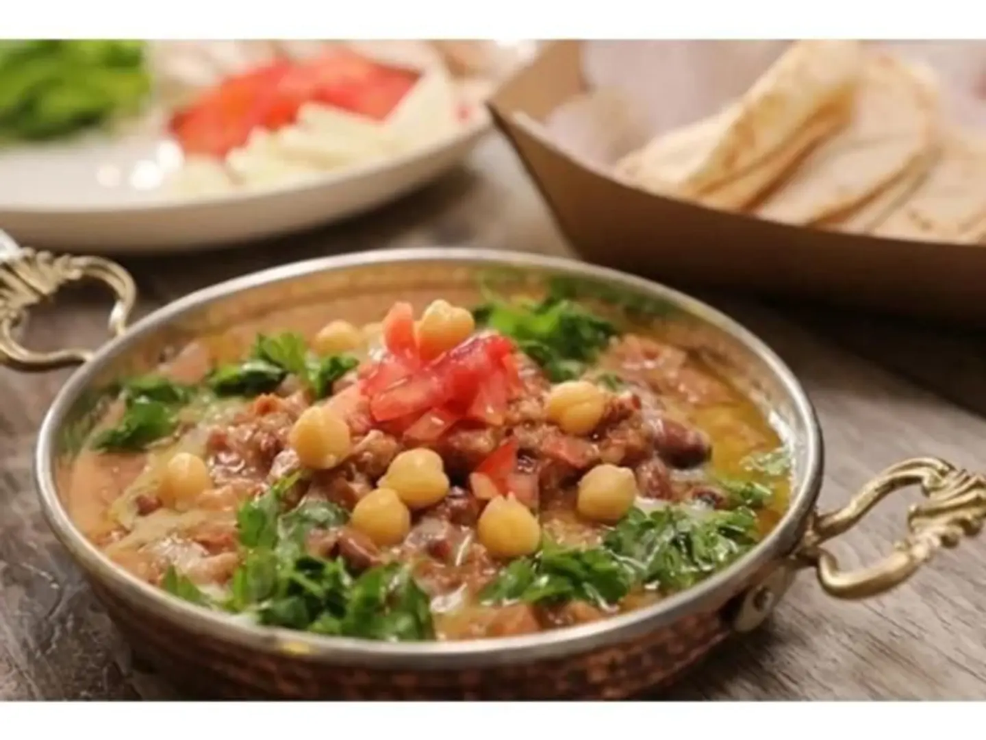 Foul With Olive Oil And Chickpeas