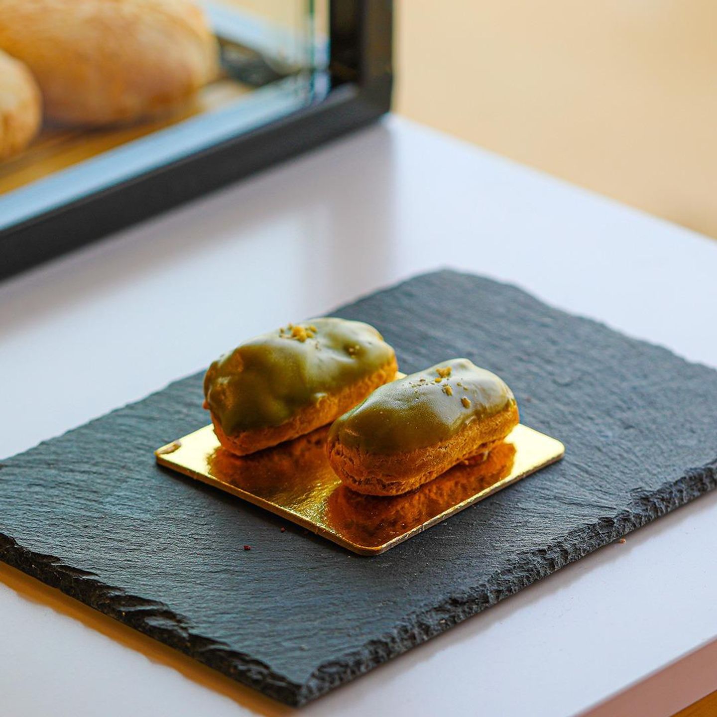 Pistachio éclair