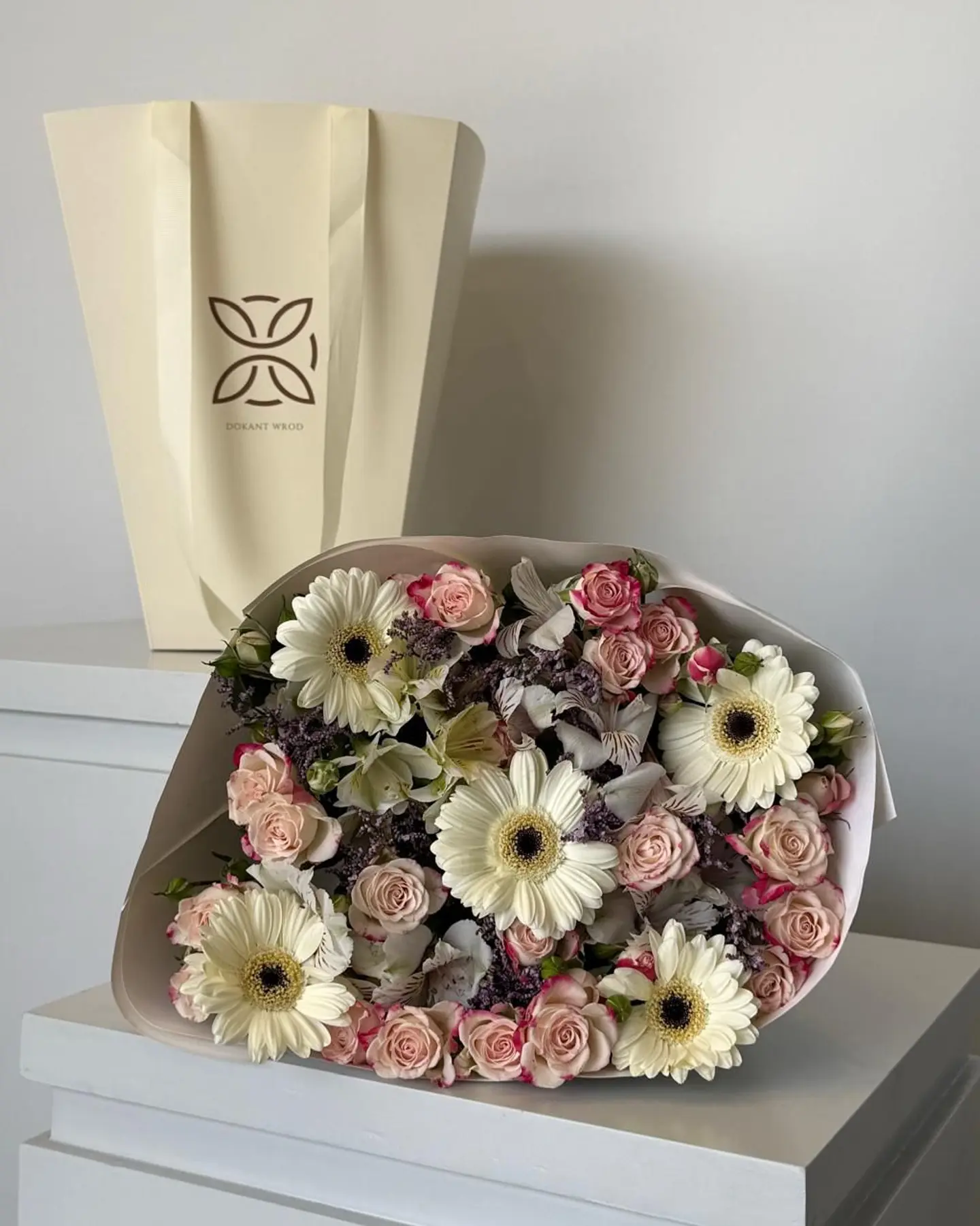 Dutch Flower Bouquet With Bag 90