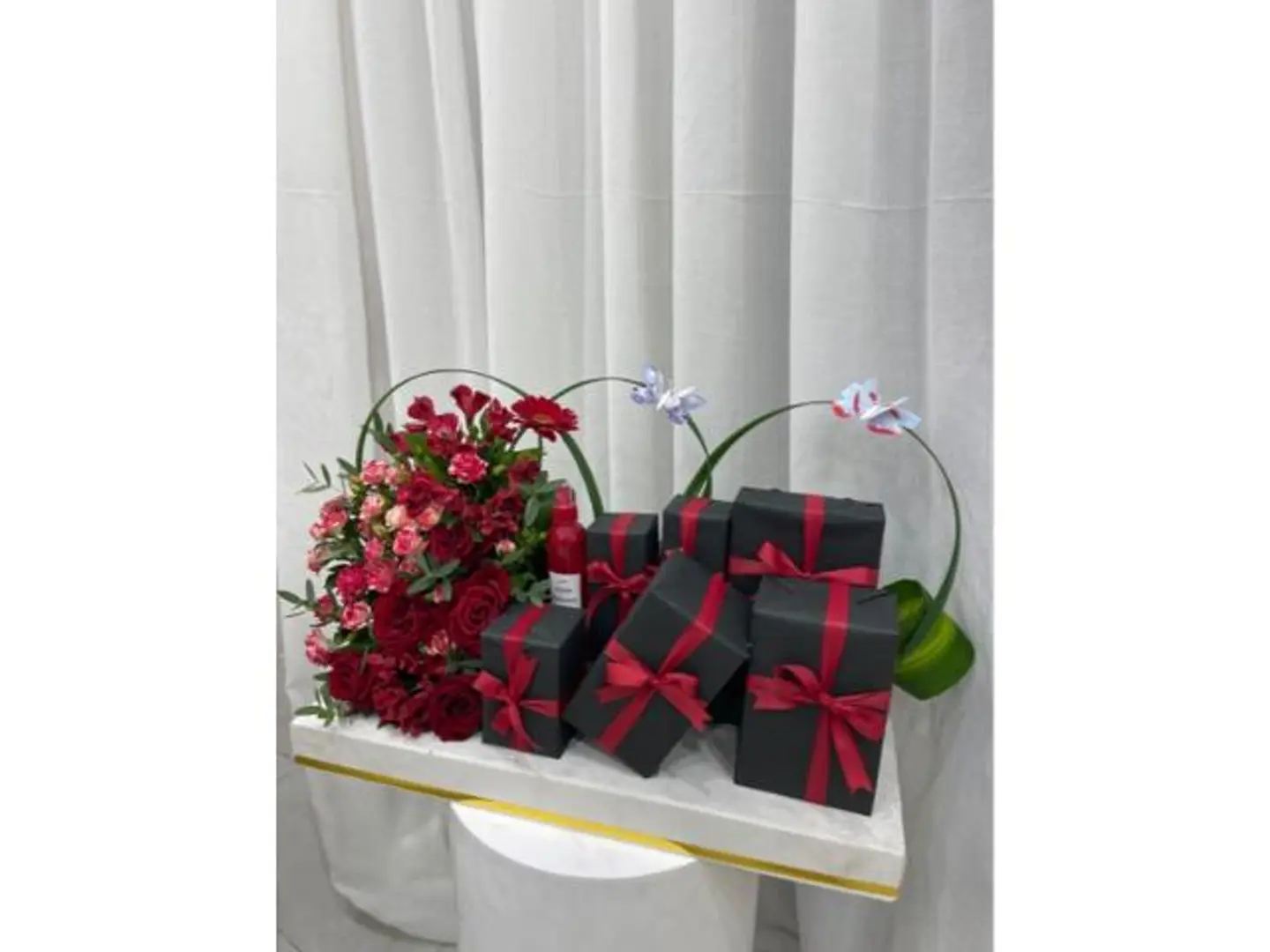 استاند وتغليف ورد طبيعي