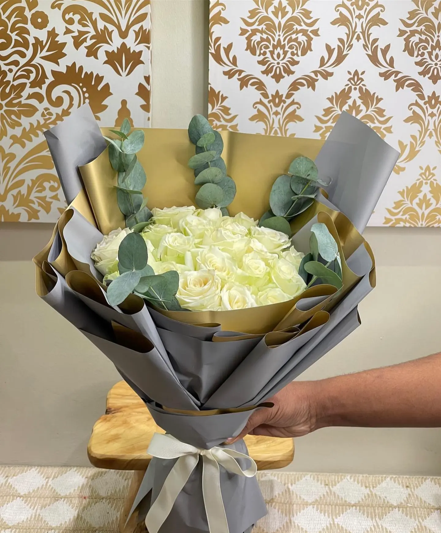 الباقة البيضاء
