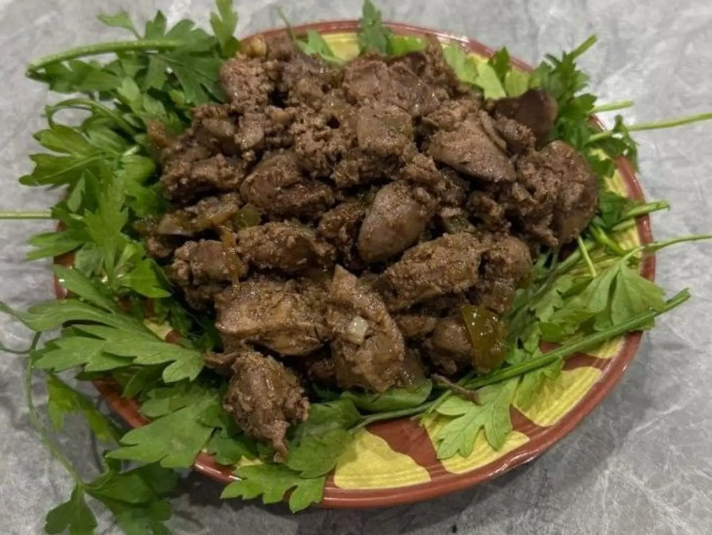 طبق كبدة دجاج طازج صغير