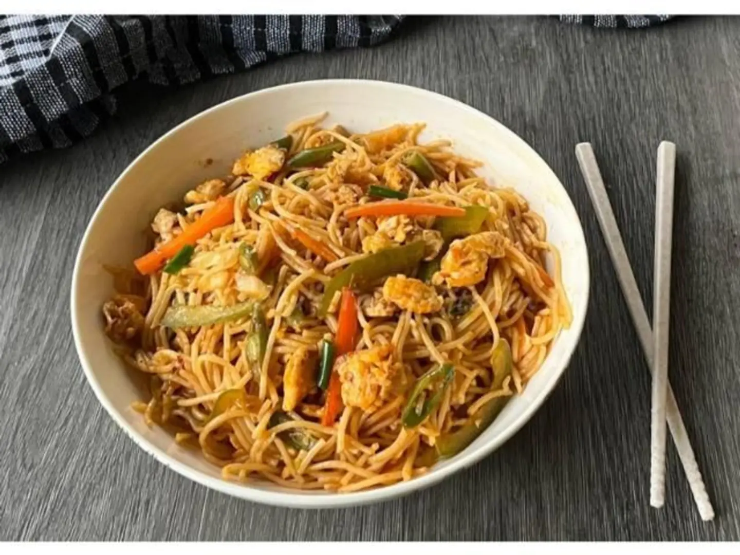 نودلز سيشوان بيض