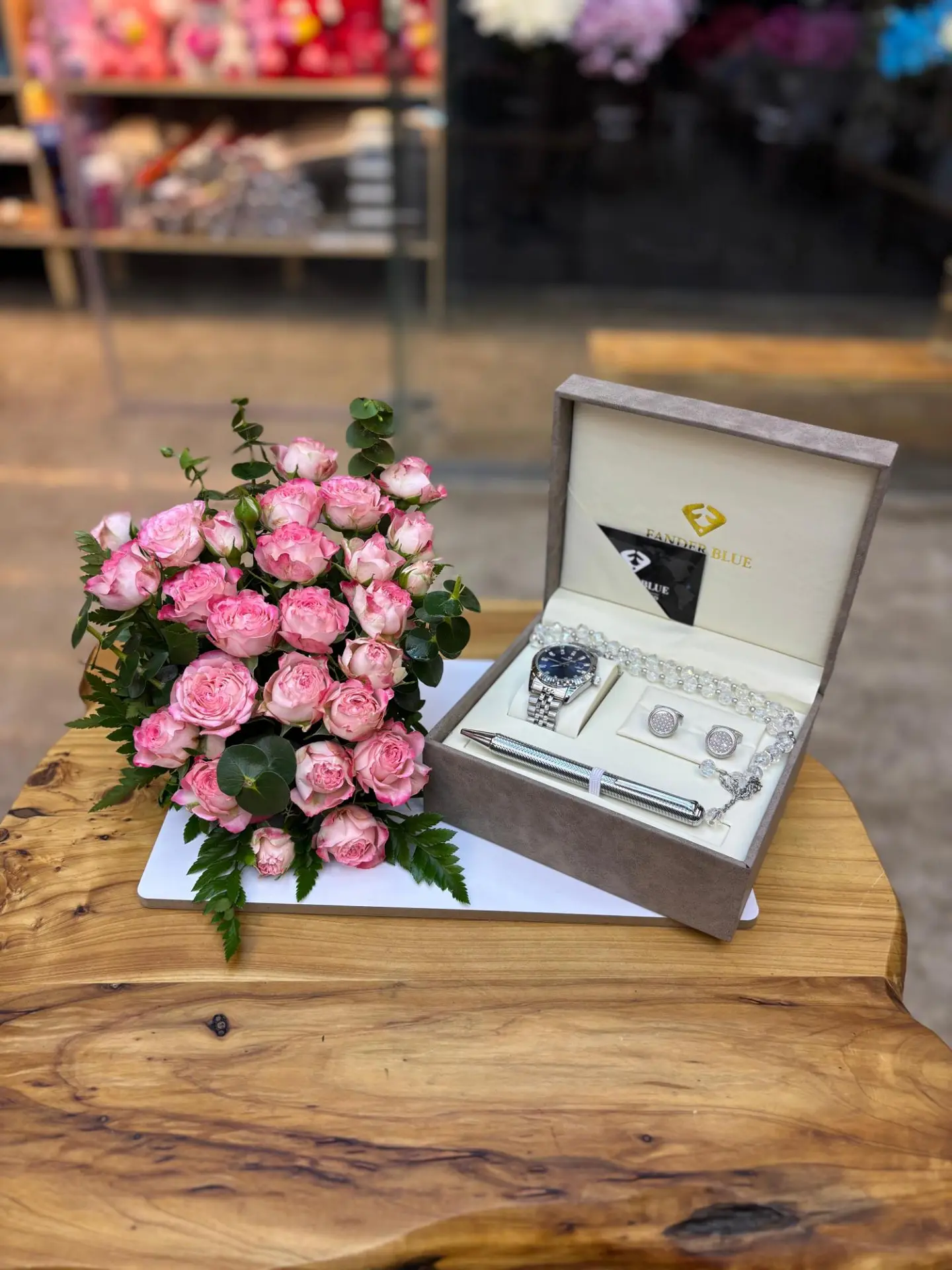 ستاند ساعة رجالية 3