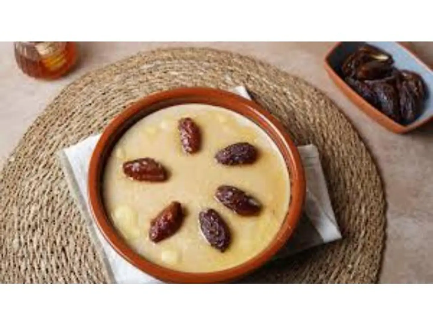 مشغوثة - مشغوثة جنوبية صغير مع السمن البلدي والعسل الكشميري والتمر تكفي من فرد واحد الي فردين