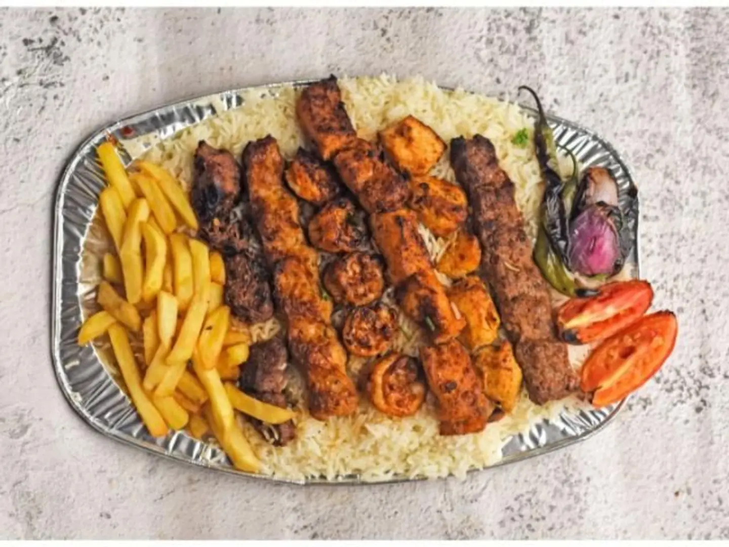 مشكل مشاوي 2 سيخ مع الارز