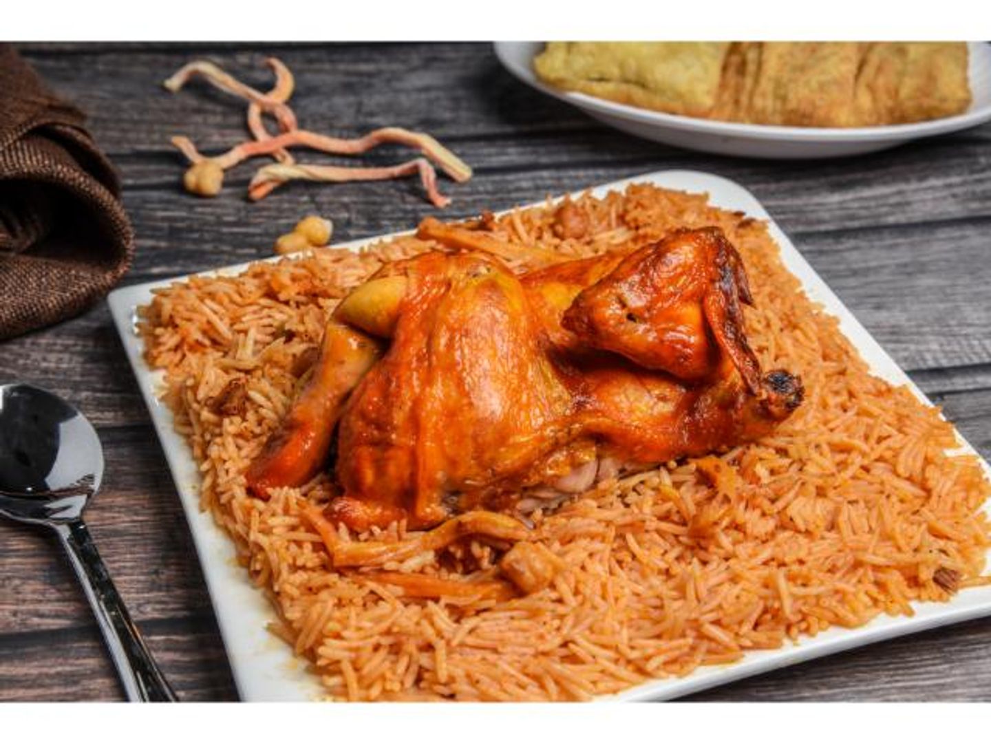 نصف دجاج شواية مع الأرز