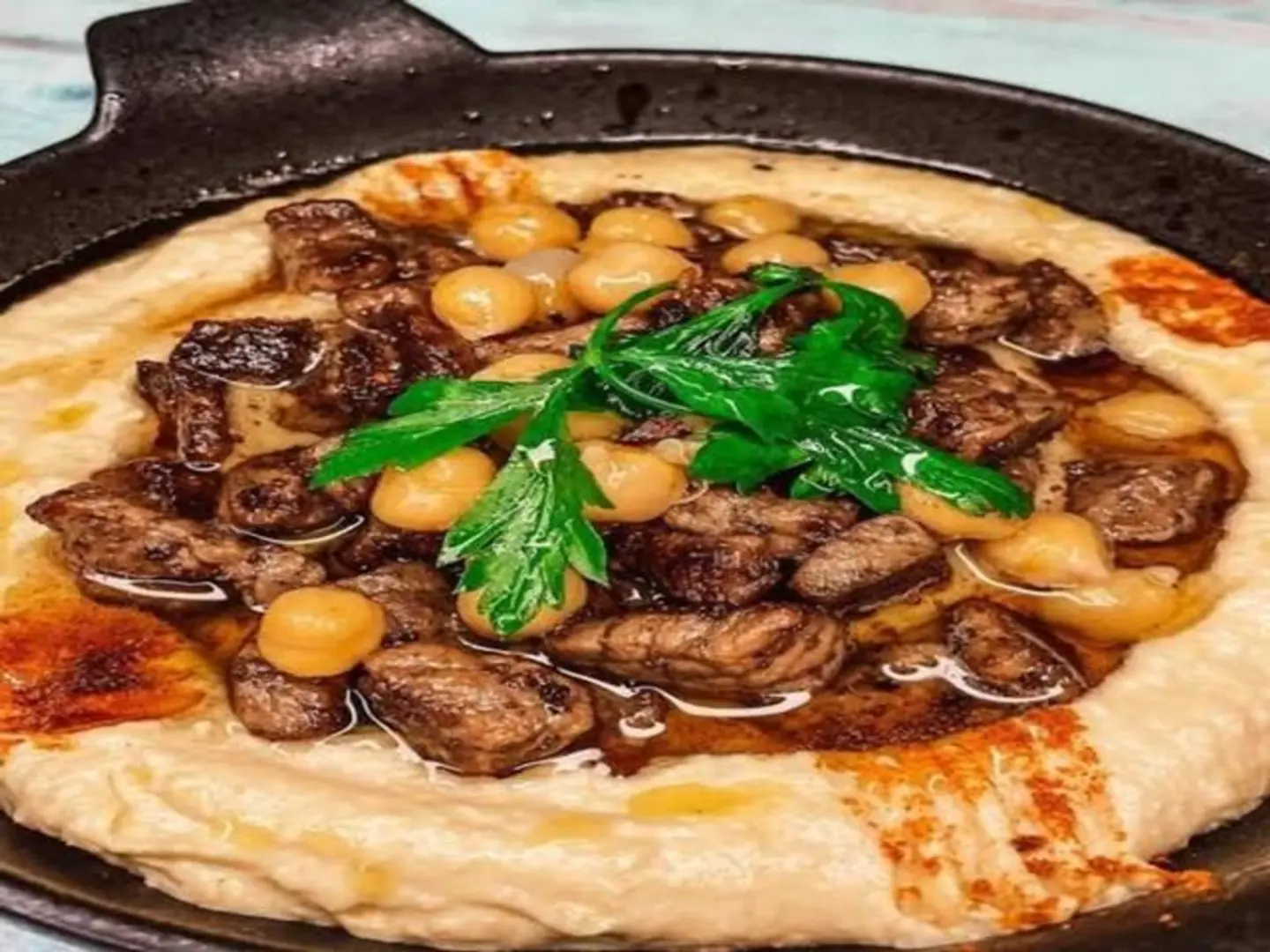 Hummus With Neaimei Meat