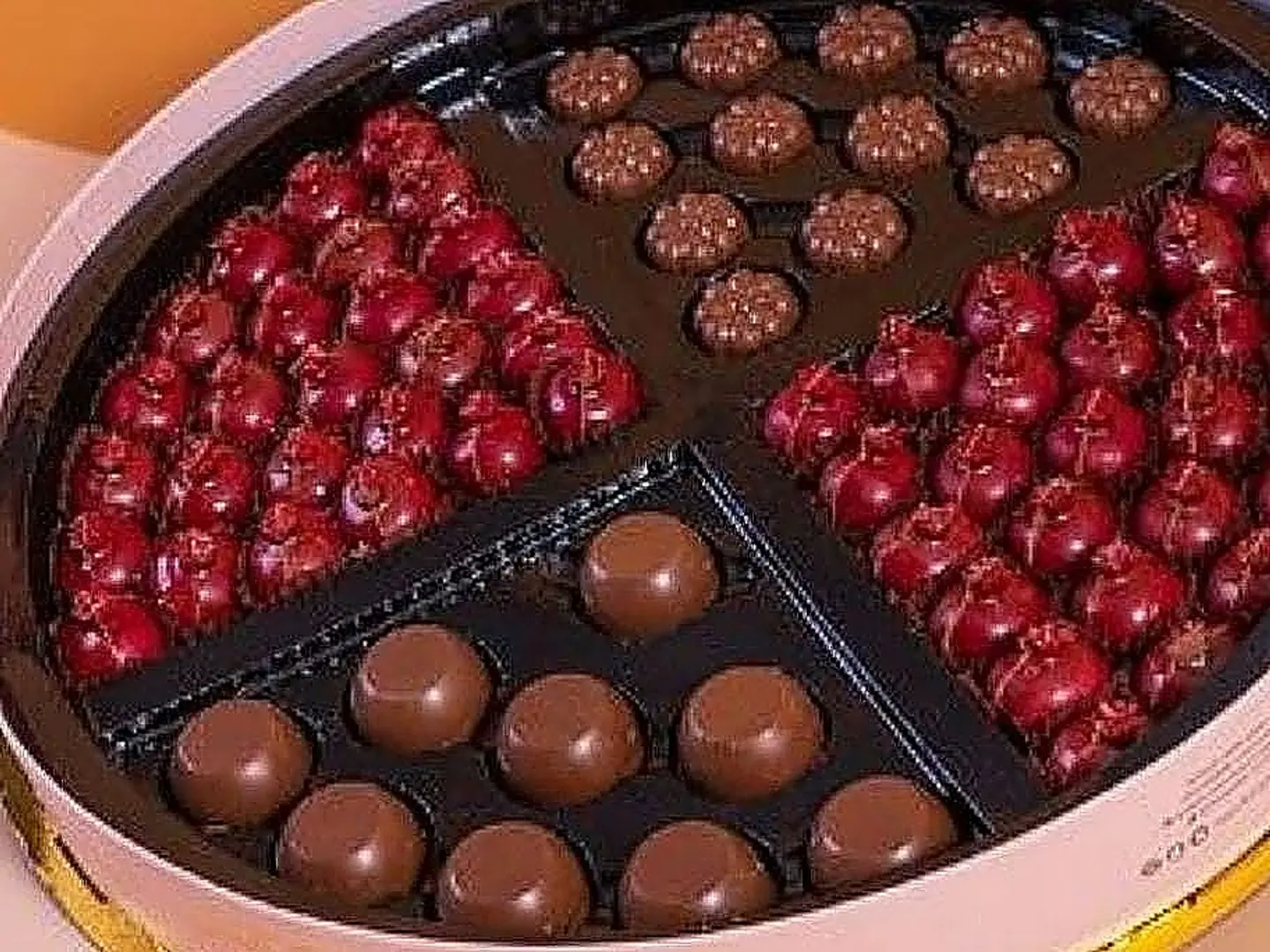 شوكلت ميكس رمان مع شوكلت بلجيكى كبير