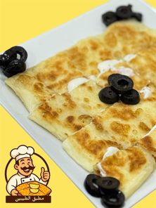 مطبق لبنة بالزيتون
