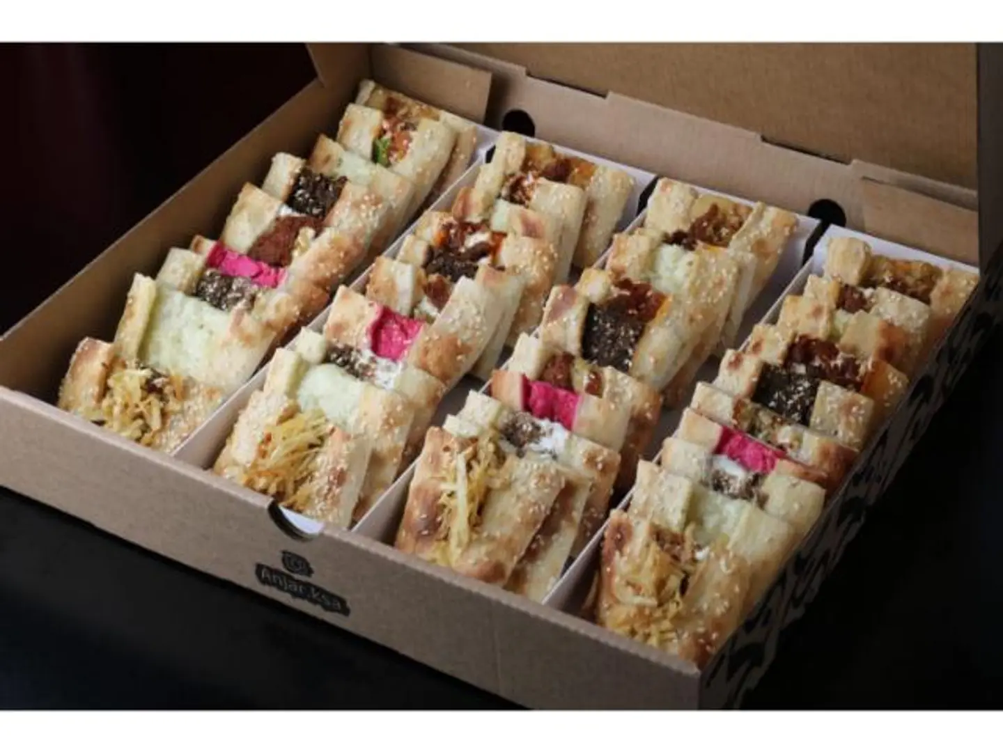 Gathring Pastery Box