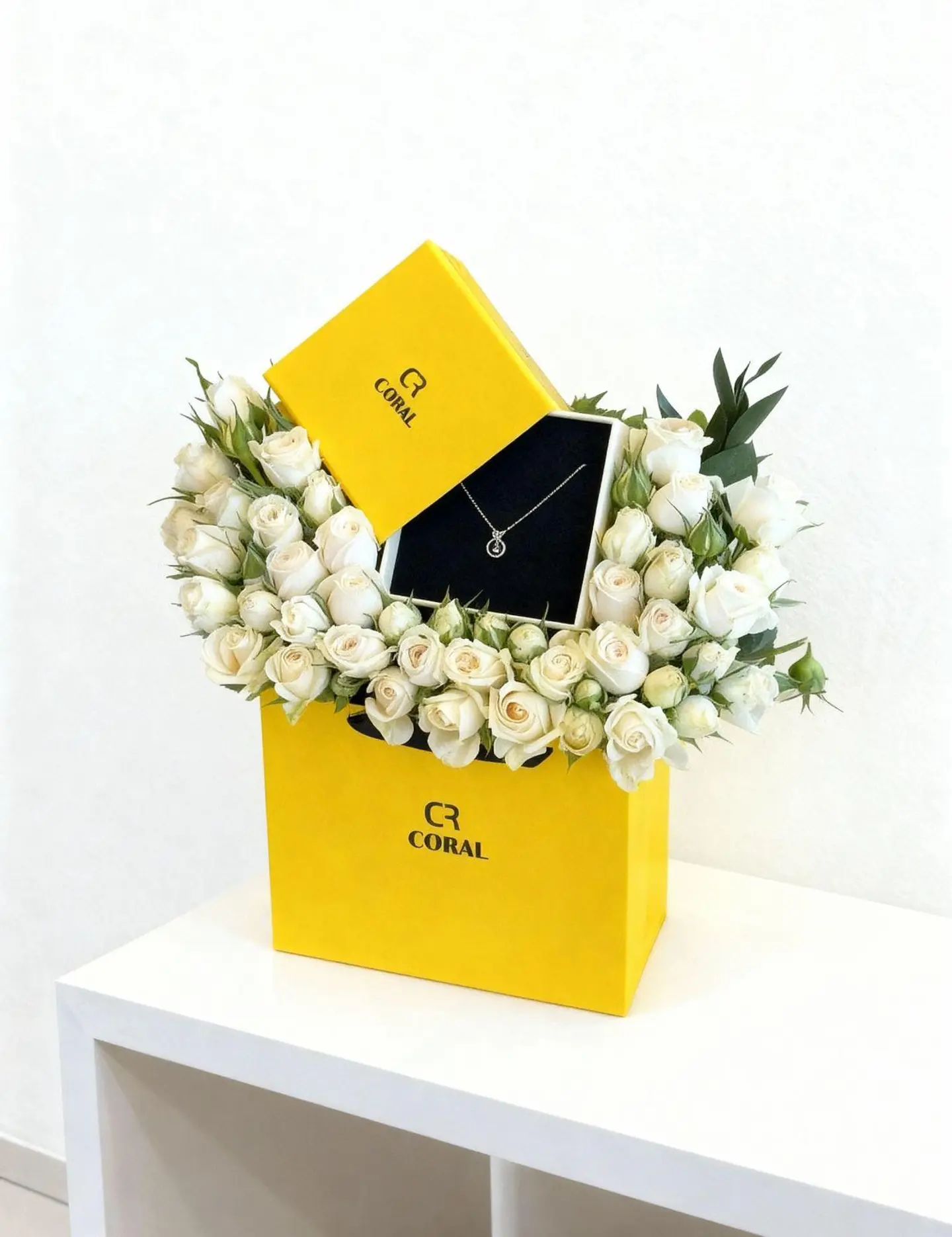 هدية مع تنسيق ورد 1