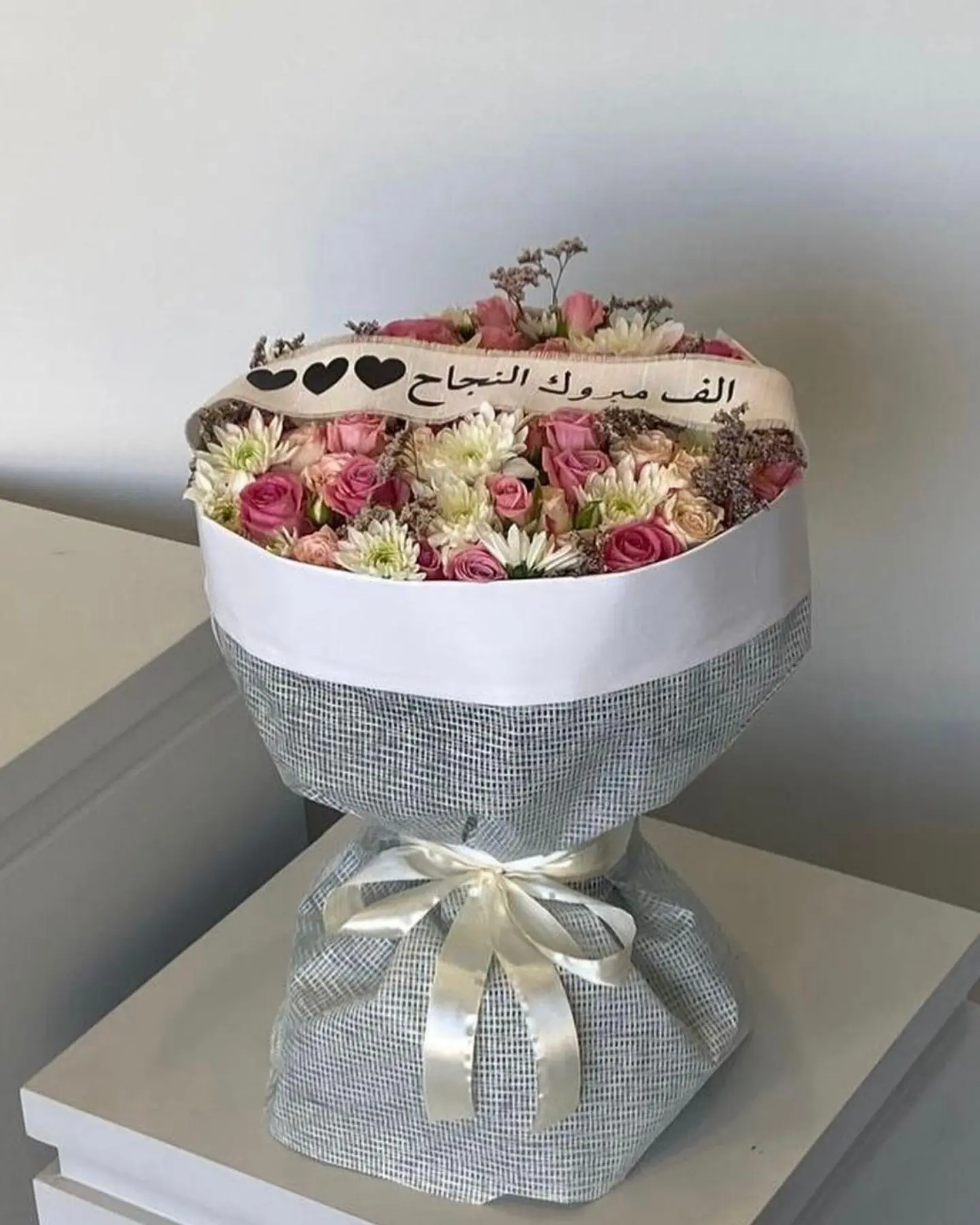 ⁠بوكيه ورد طبيعي مع شريطه 7