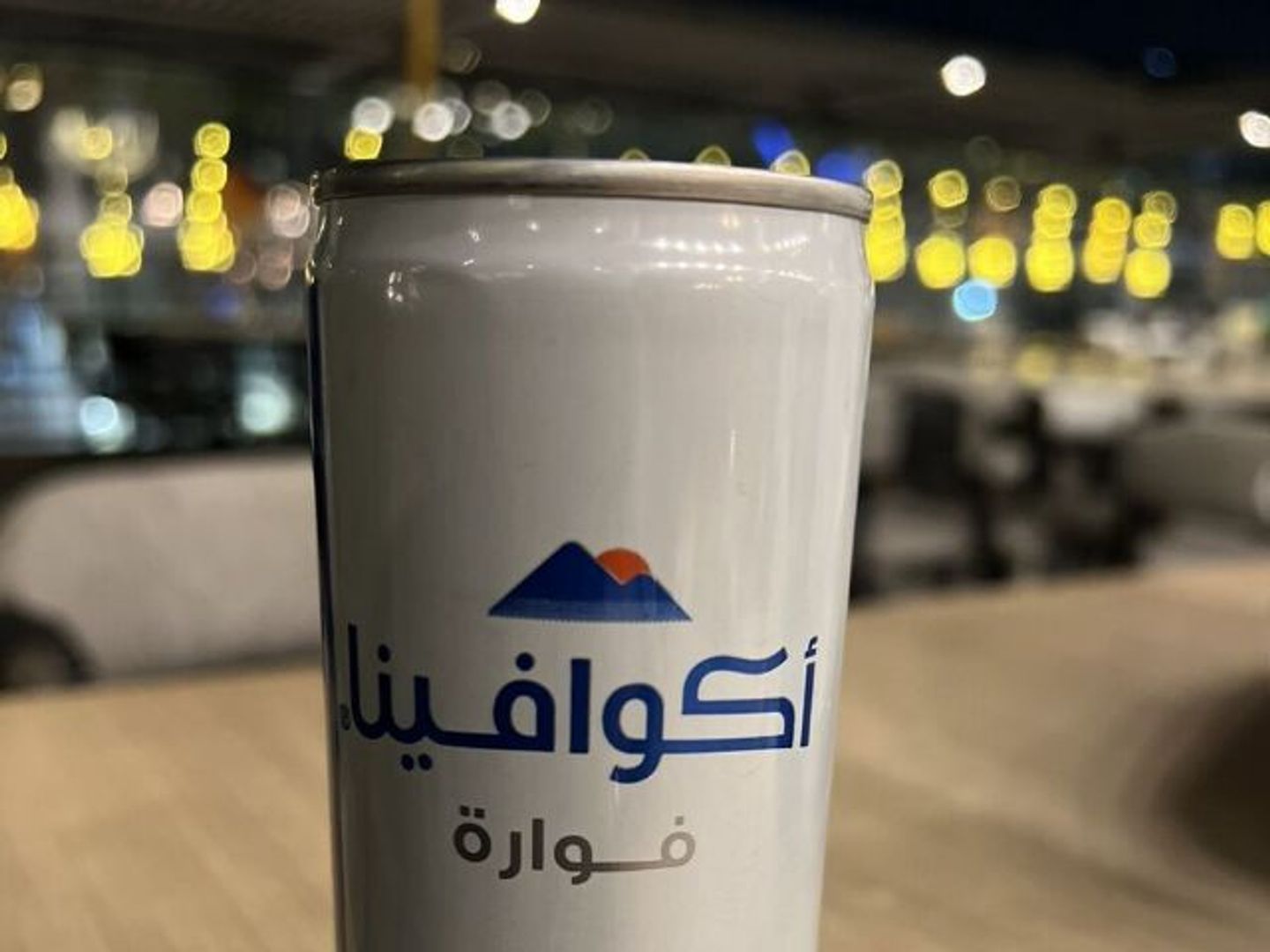 علبة مياه أكوافينا الغازية