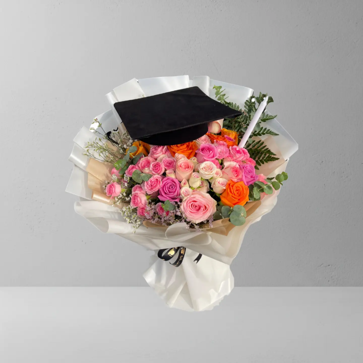 باقة تخرج قبعه وشمعه