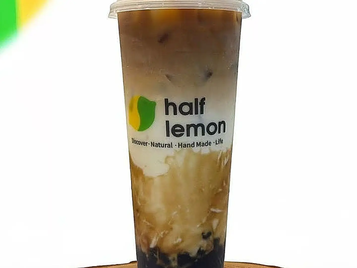 لاتيه قهوة بنكهة الفقاعات والسكر البني