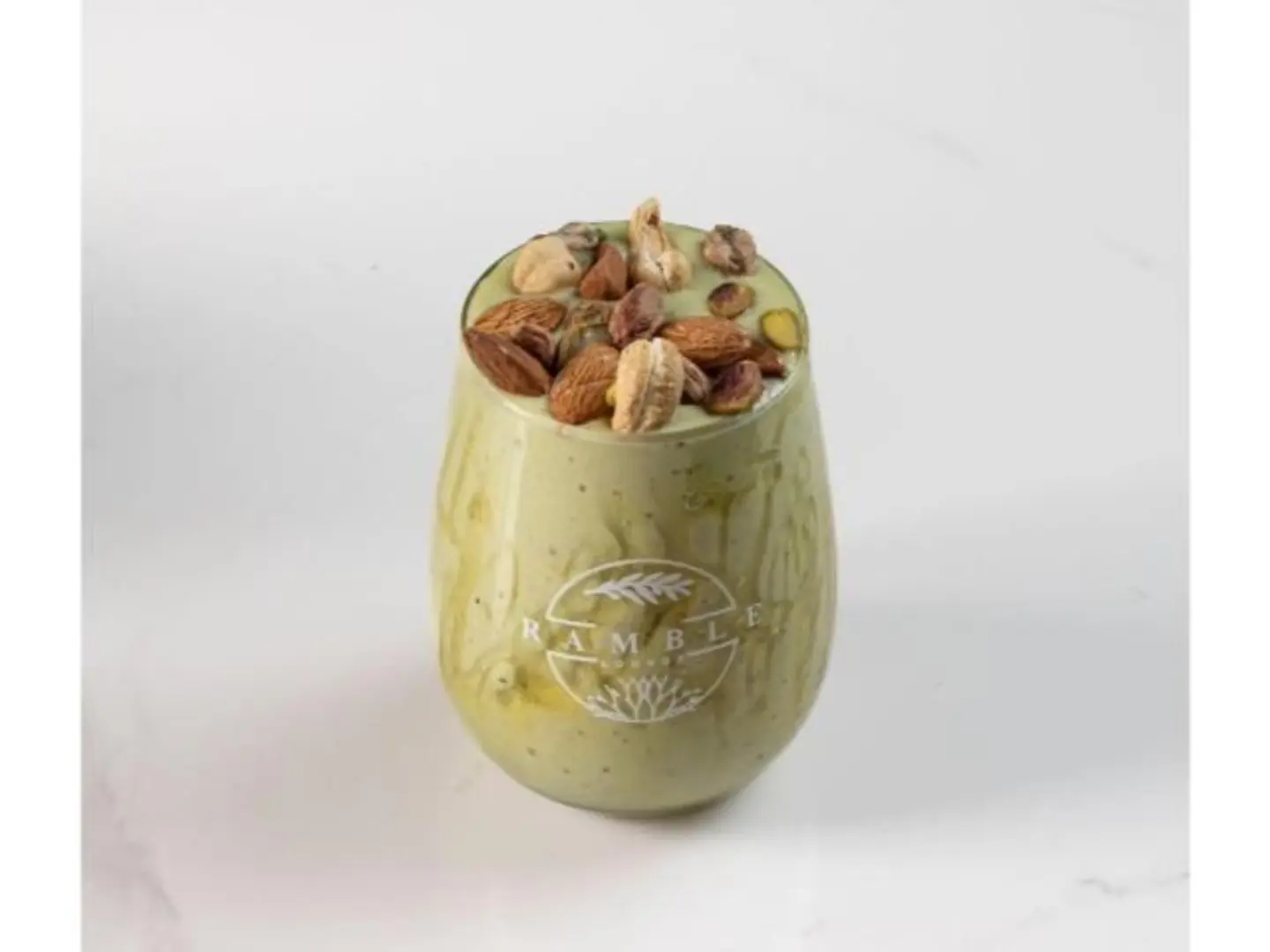 عصير افوكادو بالمكسرات