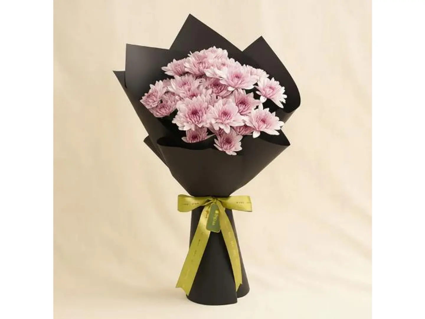 باقة وردية من الأقحوان الرقيقة