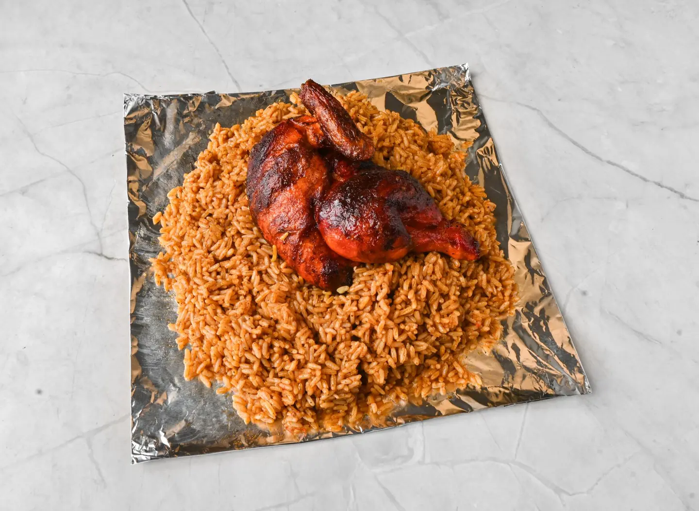 نصف دجاج شواية حراق مقلية مع رز أمريكي