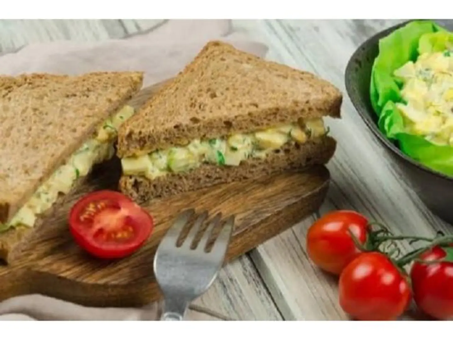 Pea Sandwich With Eggs