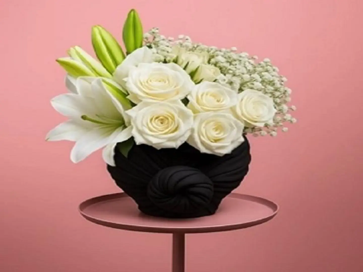 فازة أزهار الأناقة البيضاء