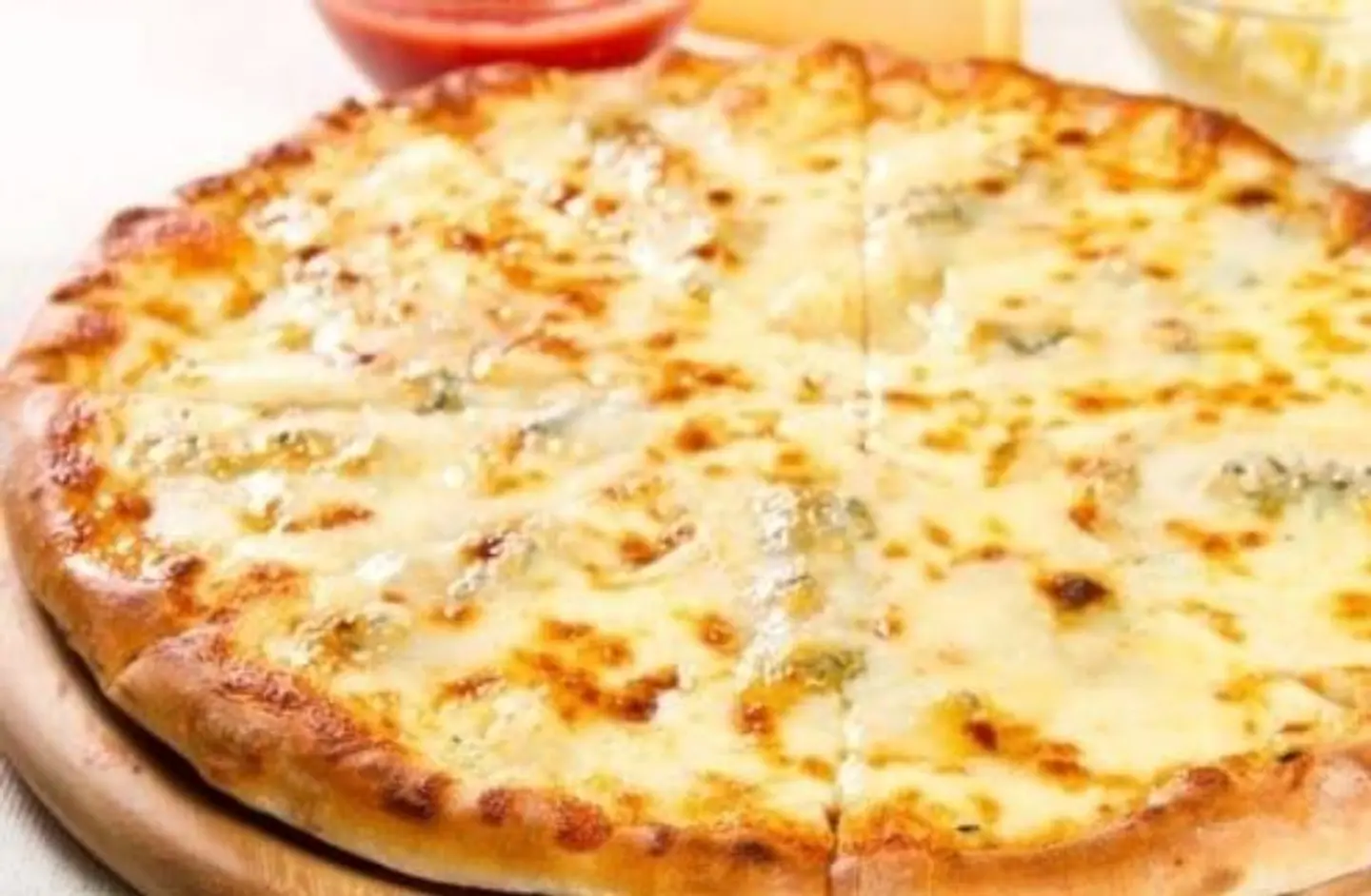 بيتزا جبن مشكل