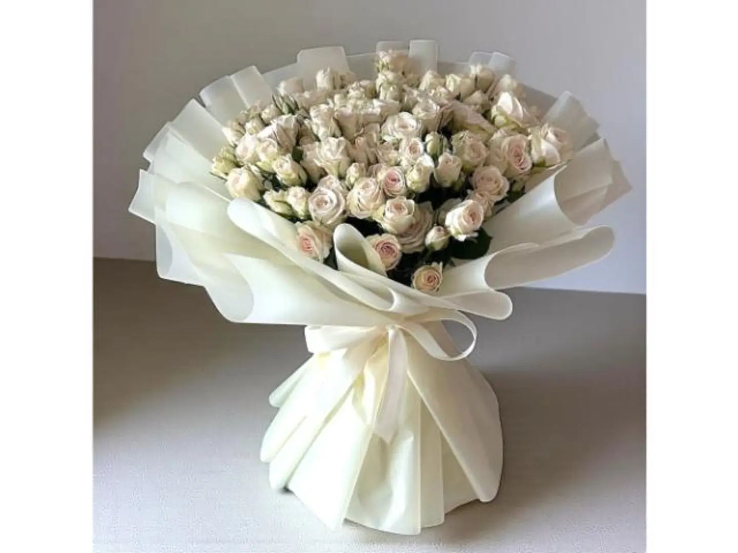 باقة ورد وايت إليقنس