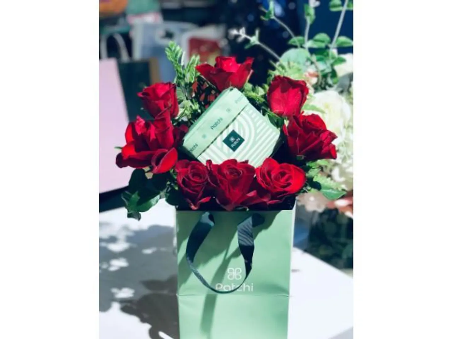 بوكس شوكلت باتشي مع الجوري الاحمر